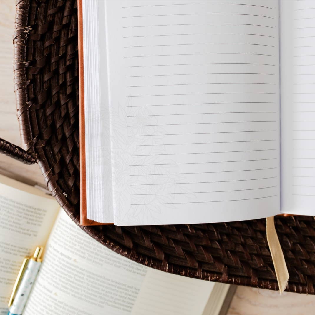 Daily Journal | He Leads Me - Heartfelt Gift Box